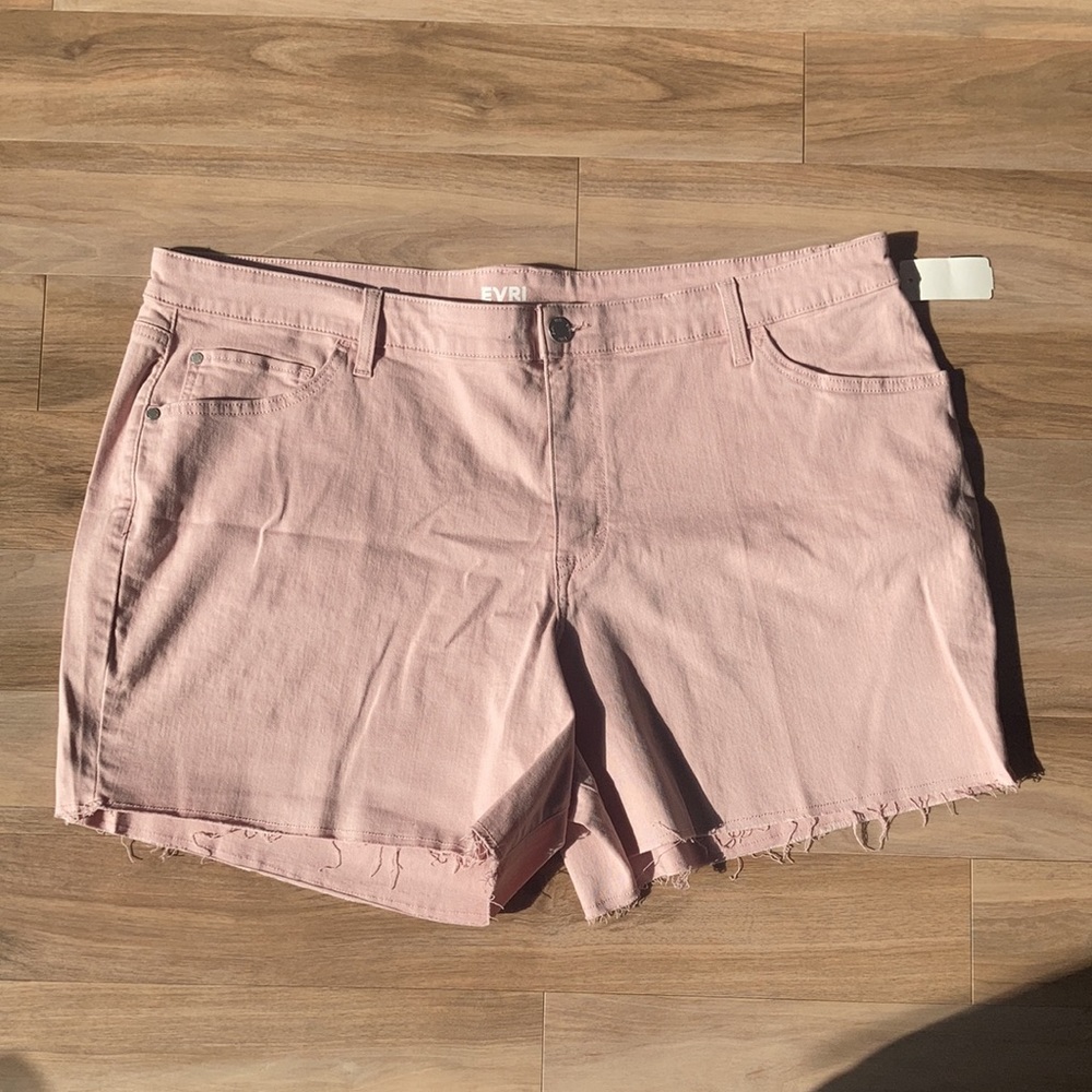 EVRI raw hem denim short with stretch size 22W - Picture 6 of 14